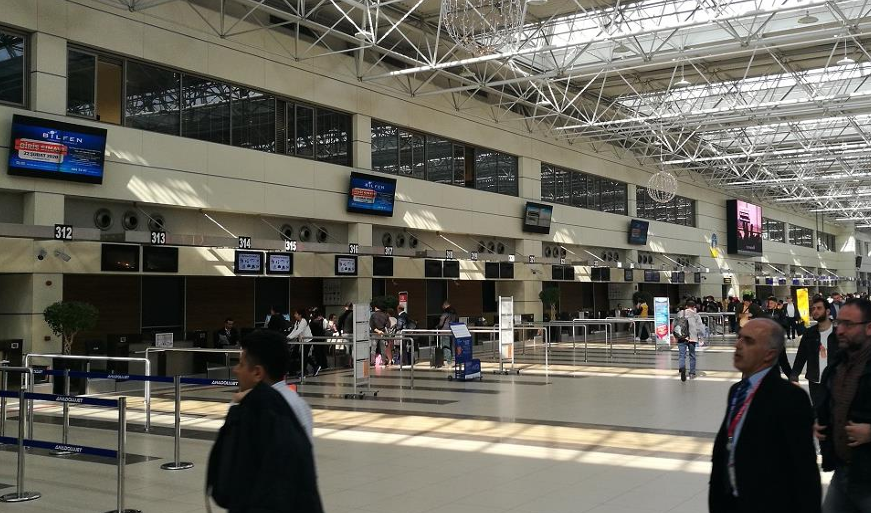 Antalya Havalimanı check-in alanları