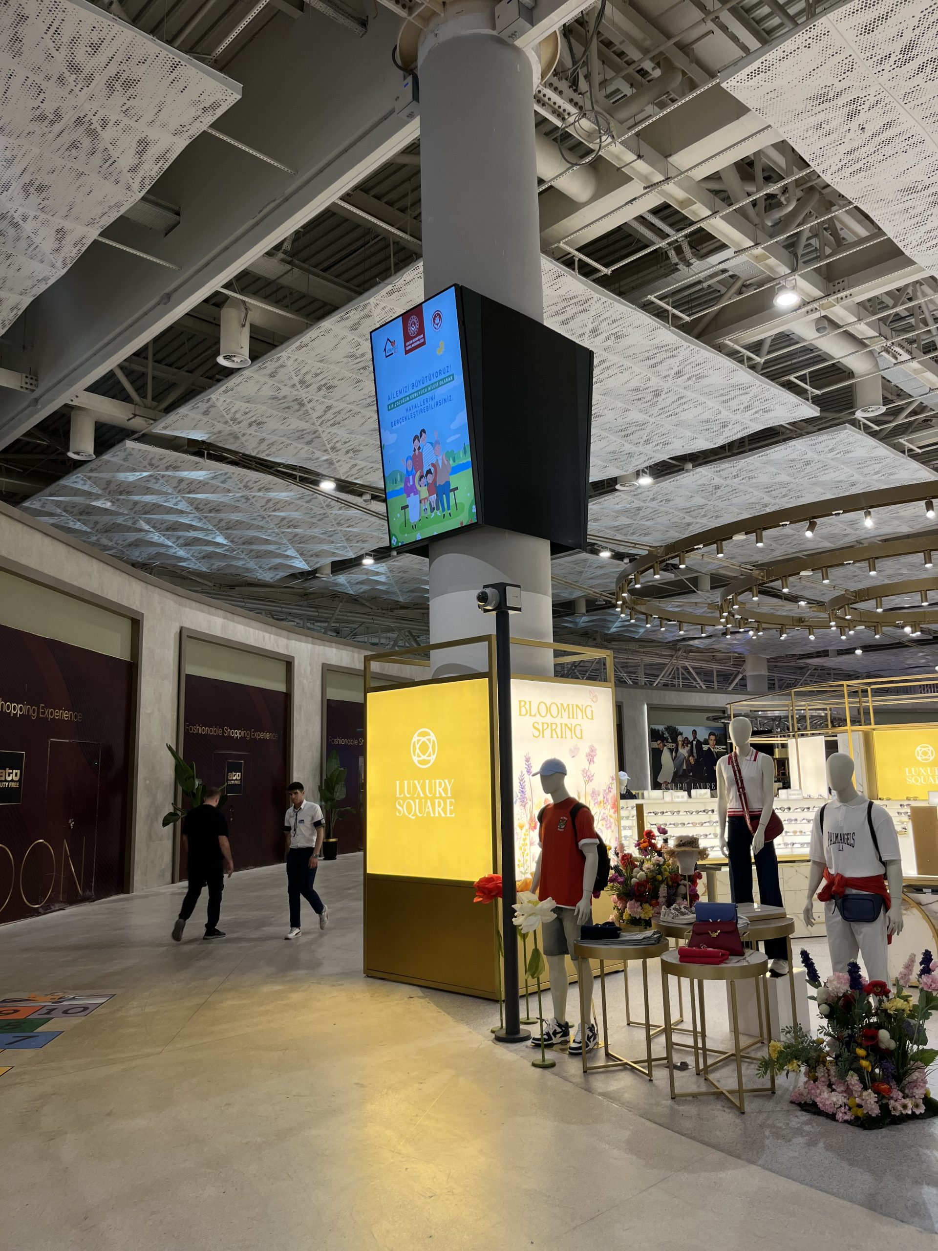 Antalya Havalimanı – Dış Hatlar Terminali duty free alanı dijital ekranları 2