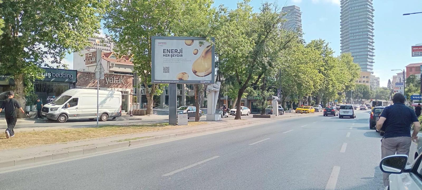S&P Global out-of-home campaign in Istanbul