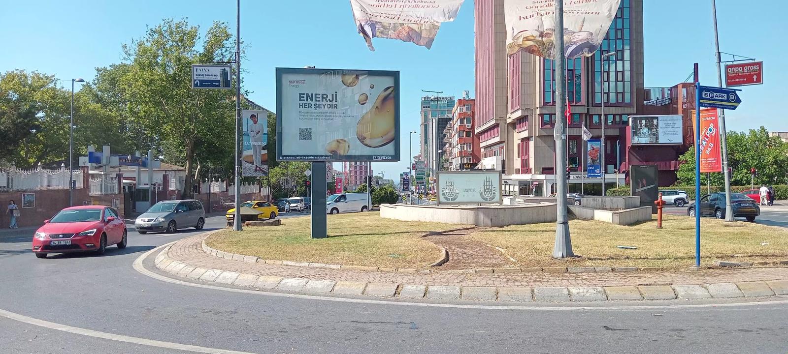 S&P Global OOH placement in Istanbul's business district